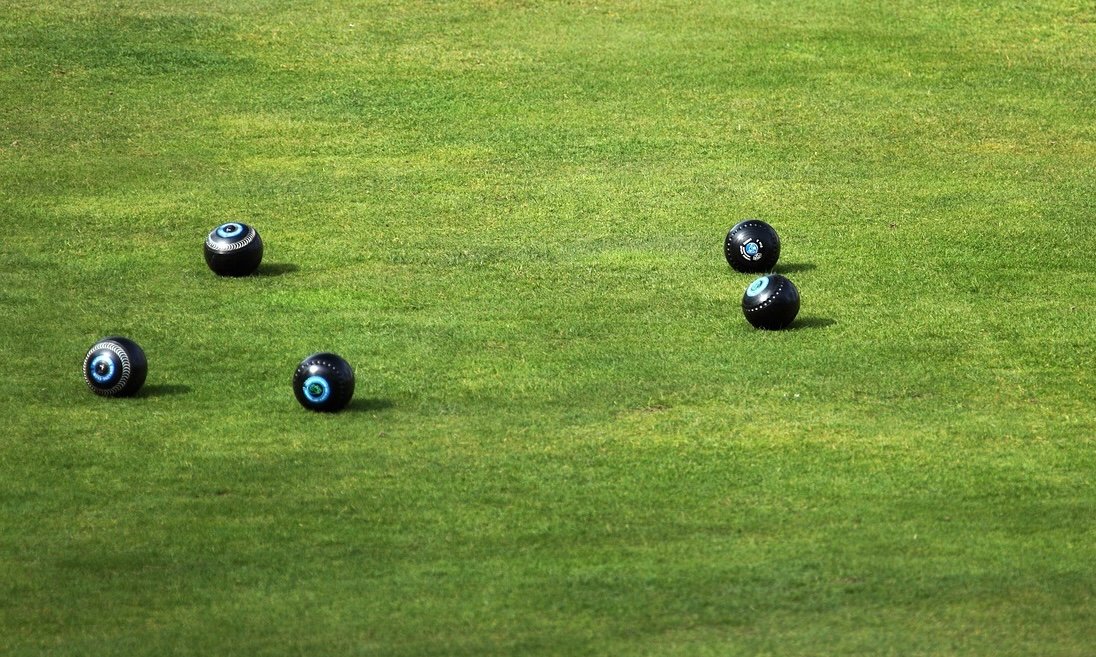 Artificial grass for lawn bowls sport