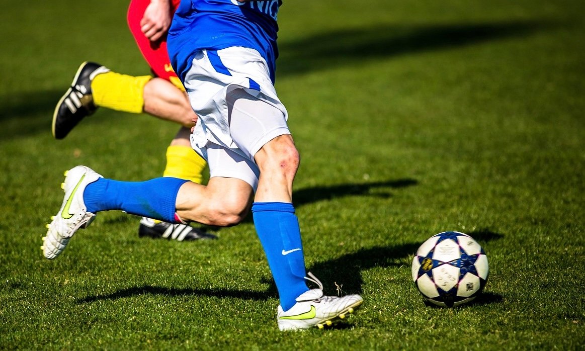 Artificial turf for soccer match dynamic scene